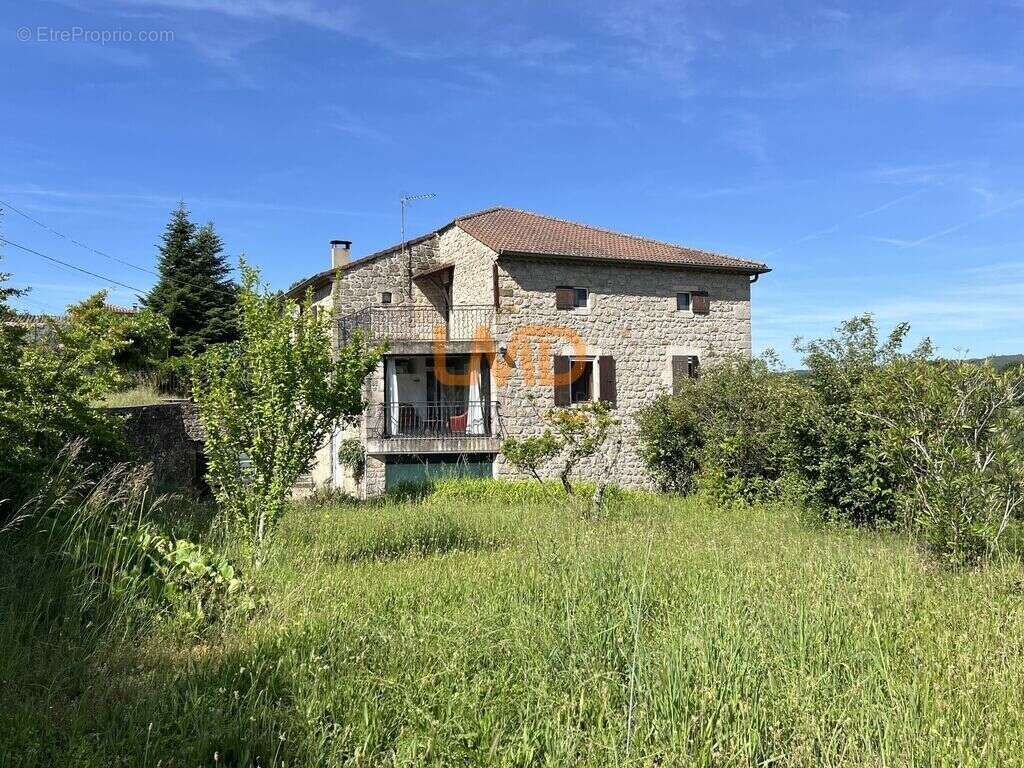 Bâtisse en pierre, fort potentiel - photo 22