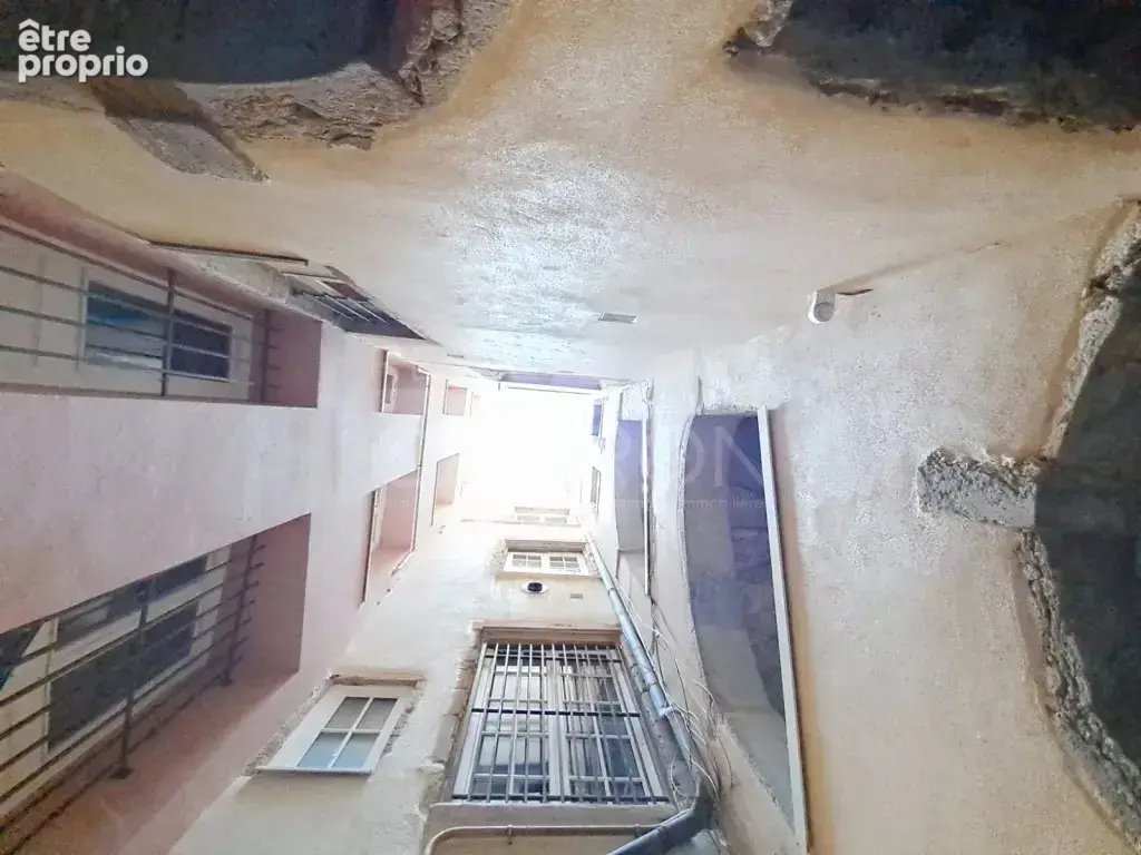 Vieux lyon - t1 avec cachet - dernier etage - traversant - photo 6