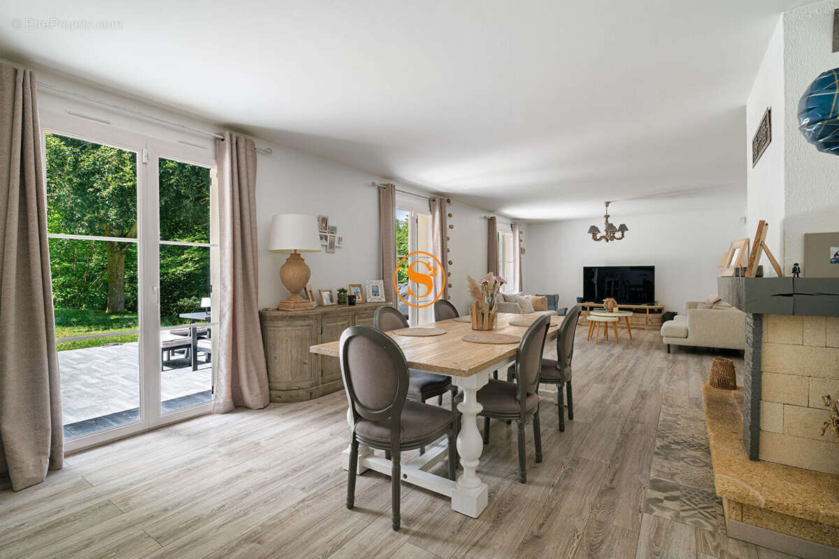 Maison à VERNEUIL-EN-HALATTE