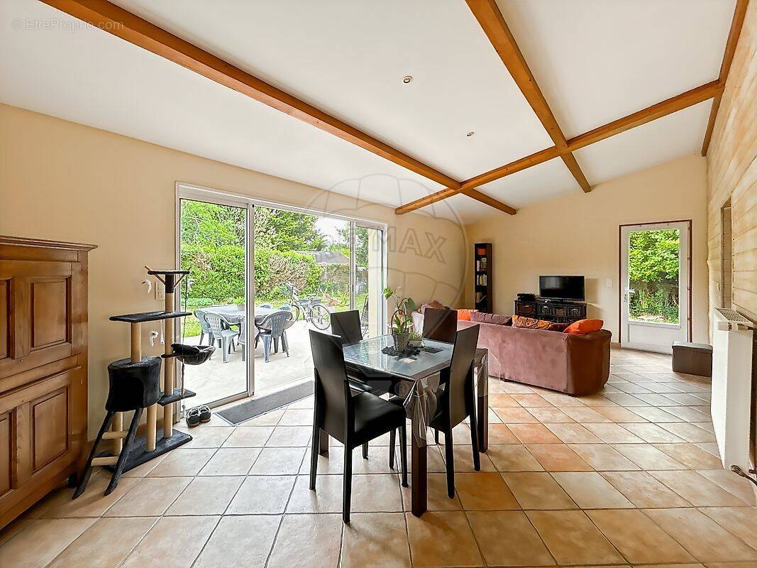 Maison à SAINTE-LUCE-SUR-LOIRE