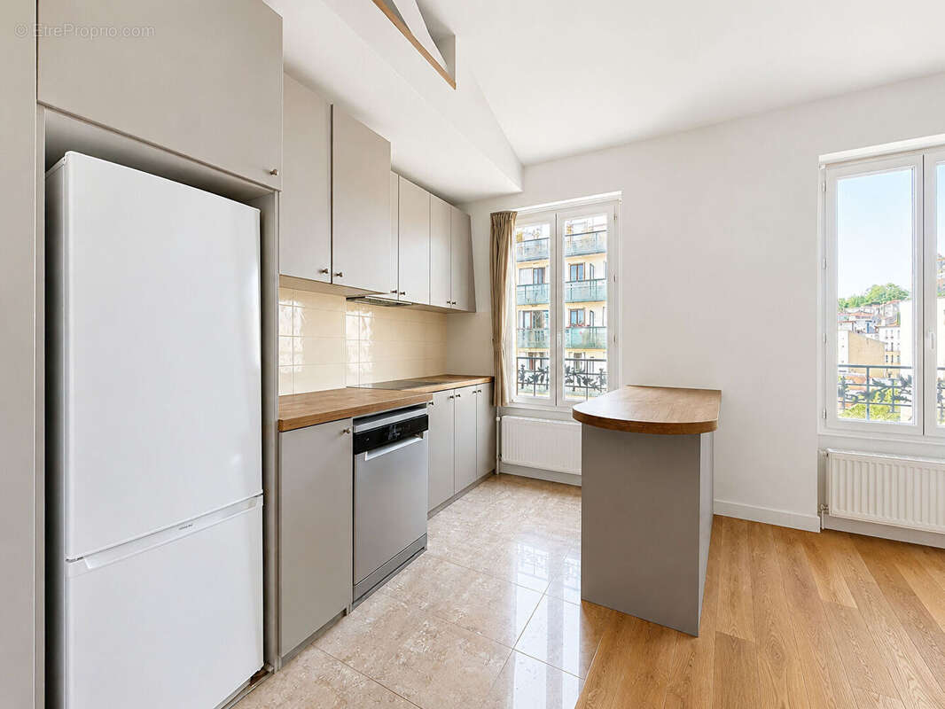 Puteaux Centre Ville Appartement 3  pièce(s) , 2 chambres ,traversant , dernier étage ascenseur - photo 5