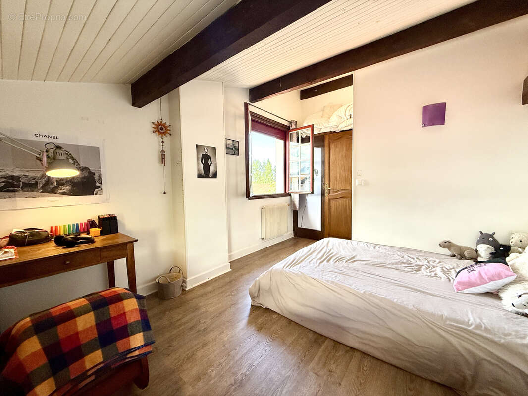 Appartement T3 de 94 m2 avec beau potentiel - photo 8