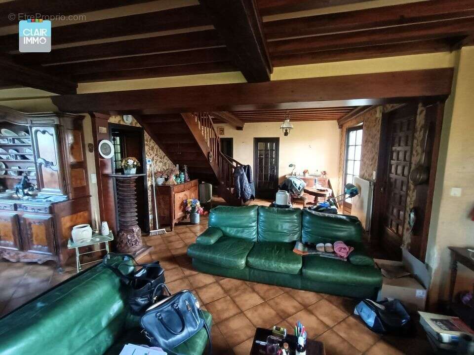 À Replonges Maison 6pièces de 150 m² - terrain de 1443 m²  - Maison à REPLONGES