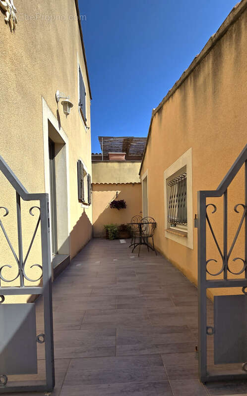 Maison à MORIERES-LES-AVIGNON