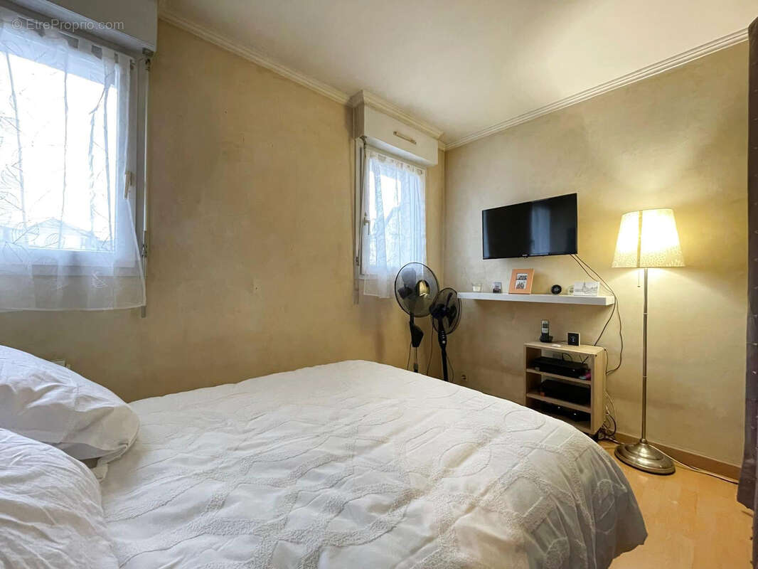 Appartement à LES PAVILLONS-SOUS-BOIS