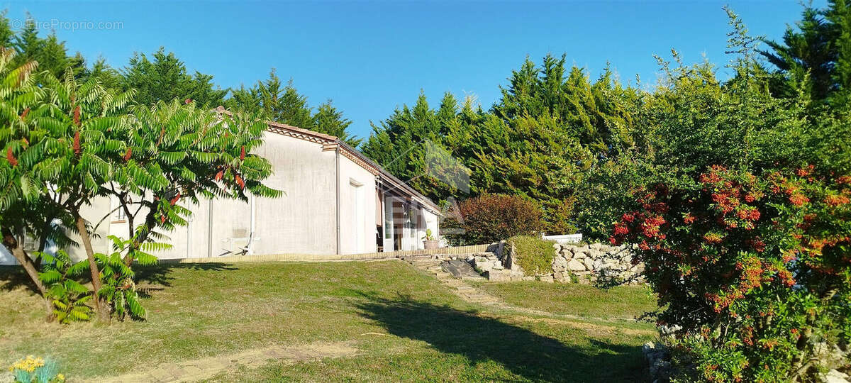 Maison à PORT-SAINTE-MARIE