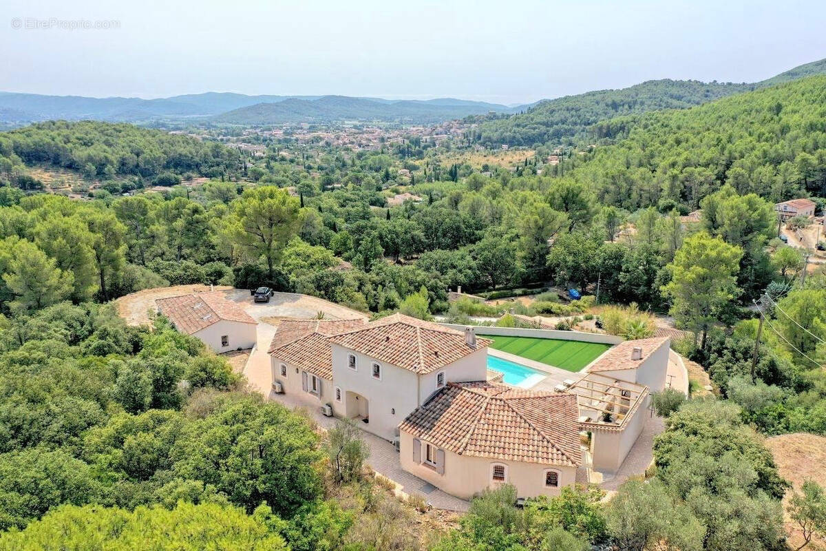 Maison à CUERS