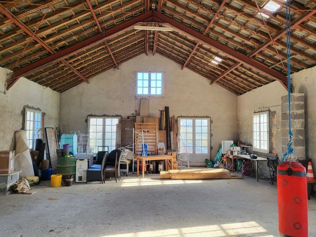 Grande maison avec dépendances - photo 13