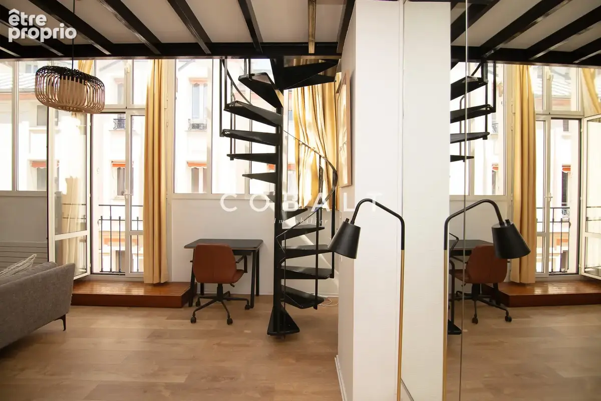 Appartement deux pièces dernier étage avec terrasse - Faubourg Saint-Honoré - photo 6