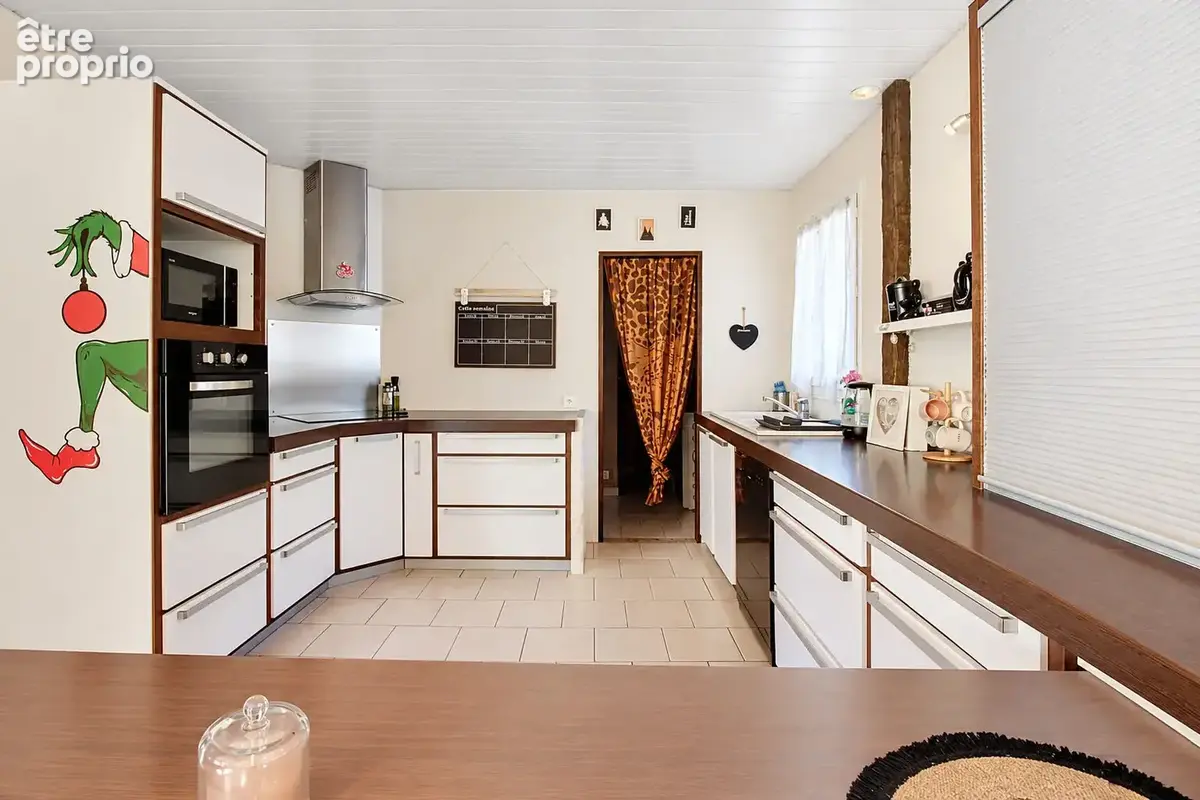 À VENDRE EN EXCLUSIVITÉ - CALLAS Maison 4 chambres avec piscine et grand terrain de 3205 m² - photo 6