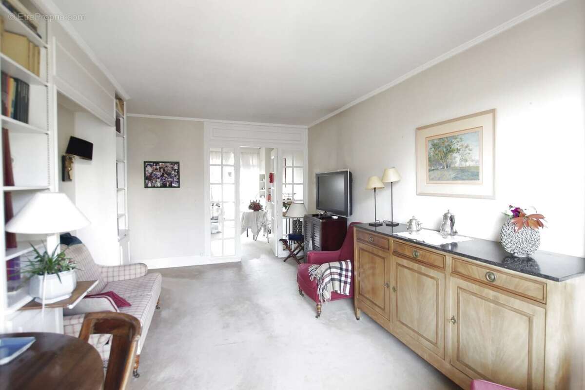 Appartement à FRESNES