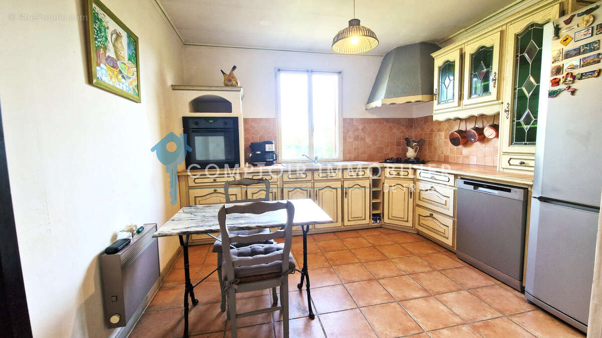 Maison 99 m² à Saint-Julien-Les-Rosiers  - photo 5