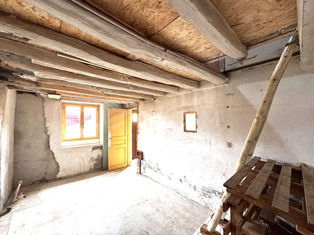 Maison à SAINT-VERAIN