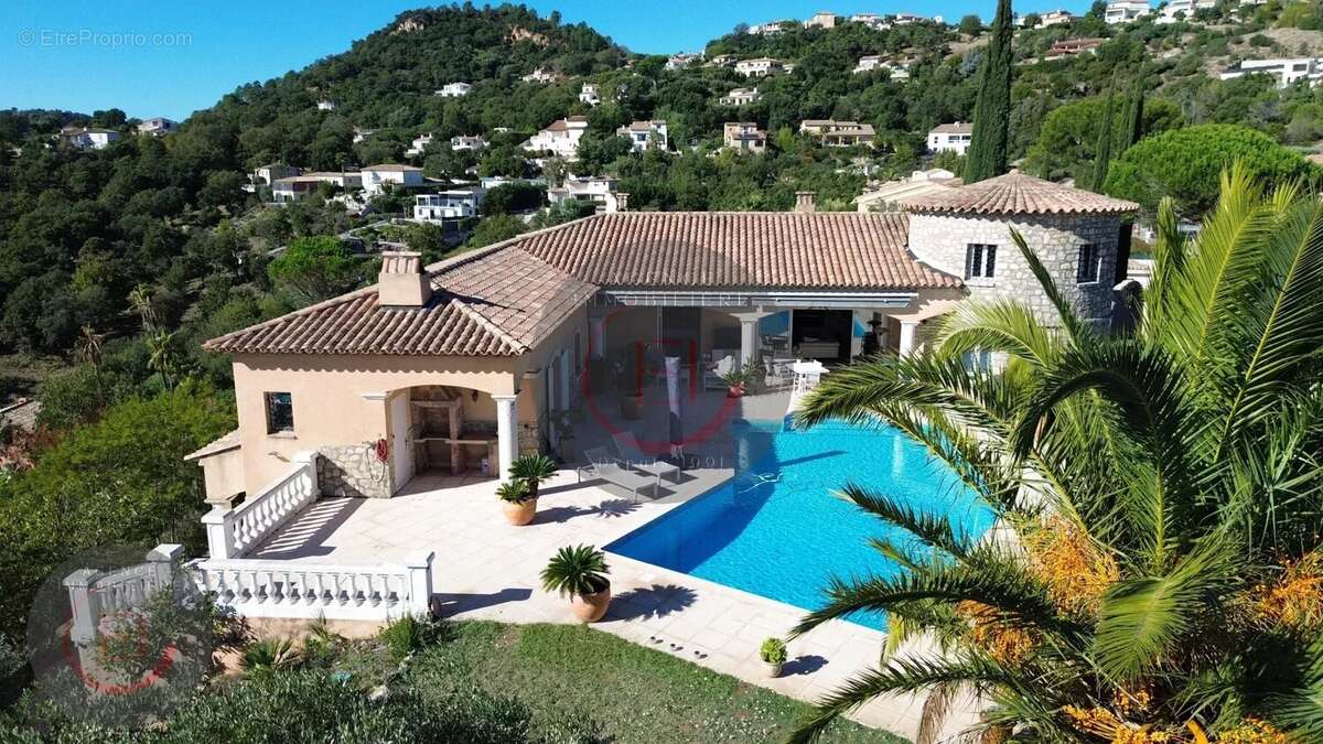 Maison à LES ADRETS-DE-L&#039;ESTEREL