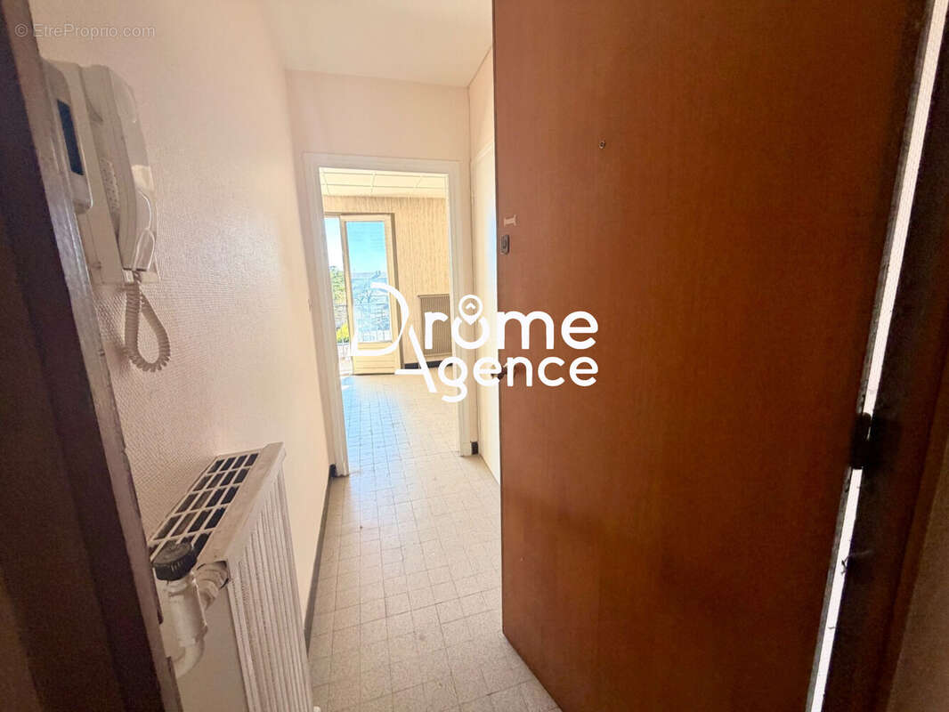 Appartement 40 m² à Bourg-Les-Valence  - photo 9