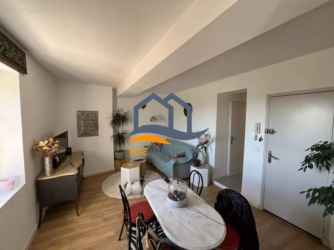 Appartement à EGUILLES