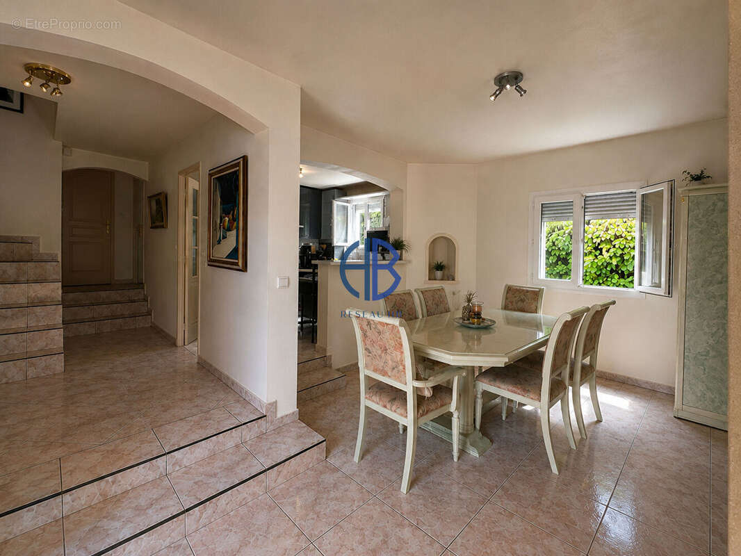 Maison Bourgoin Jallieu 5 pièce(s) 120 m² - photo 8