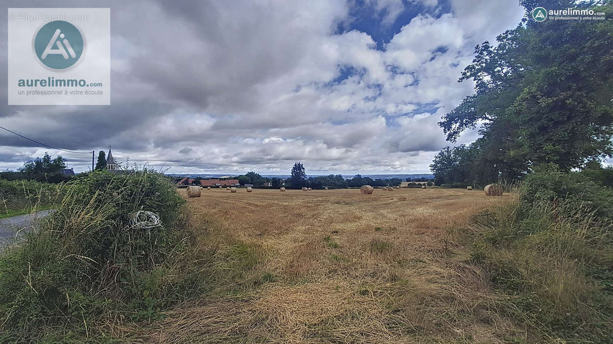 Terrain à SAINT-GENEST
