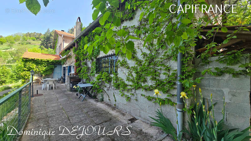 Maison à SAINT-SAUVEUR-DE-MONTAGUT