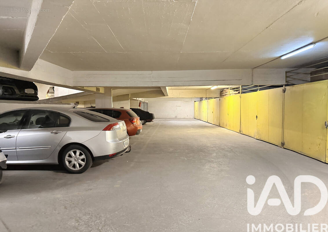 Photo 1 - Parking à PARIS-18E