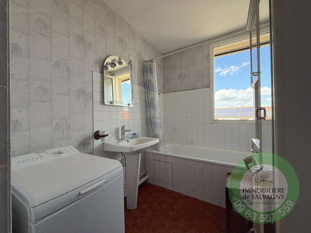 Appartement à LA TOUR-DE-SALVAGNY