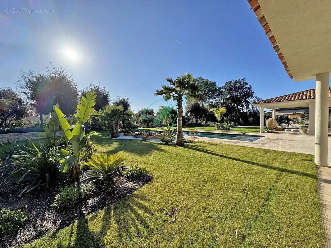 Maison à ROQUEFORT-LES-PINS