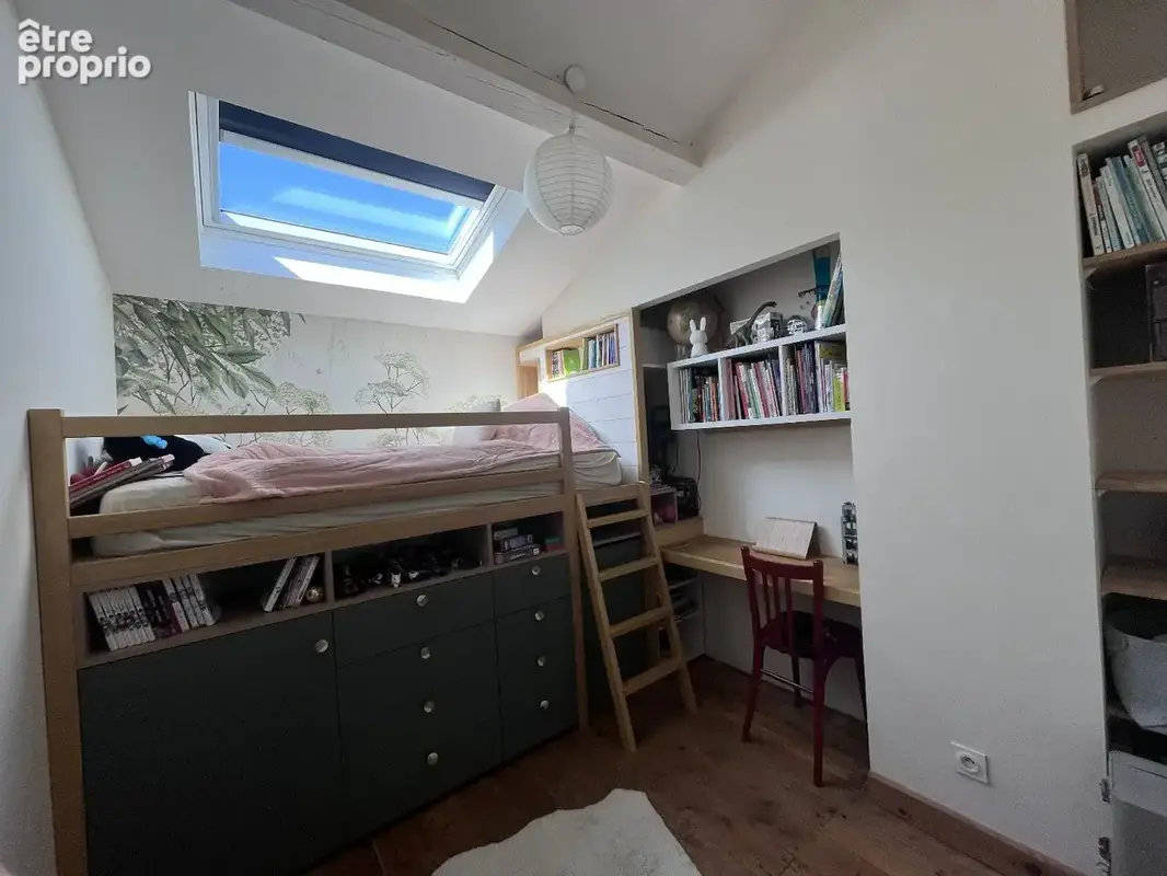 Coup de cur :Appartement en dernier étage d'une maison de maître, vue dégagée, jardin & dépendance - photo 6