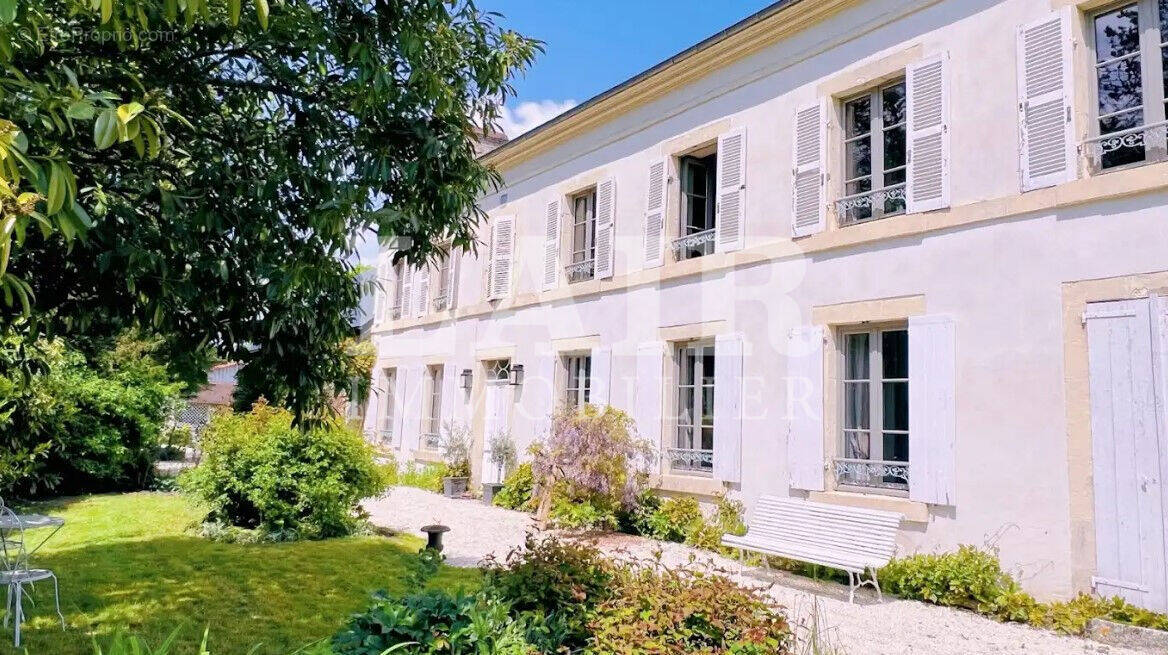 Maison à LE MELE-SUR-SARTHE