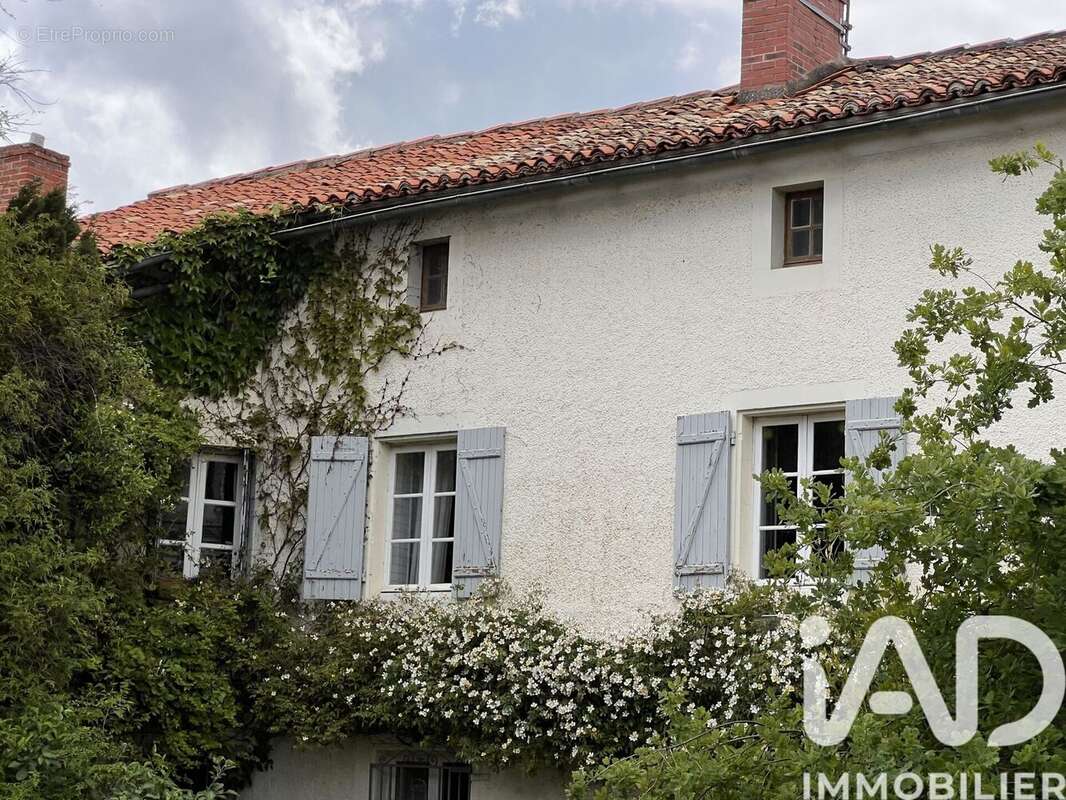 Maison 142 m² à Saint-Romain  - photo 9