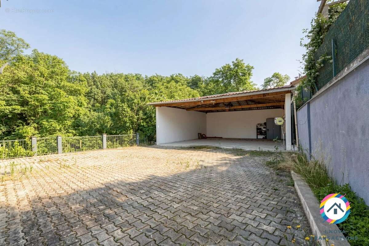 Maison à JASSANS-RIOTTIER