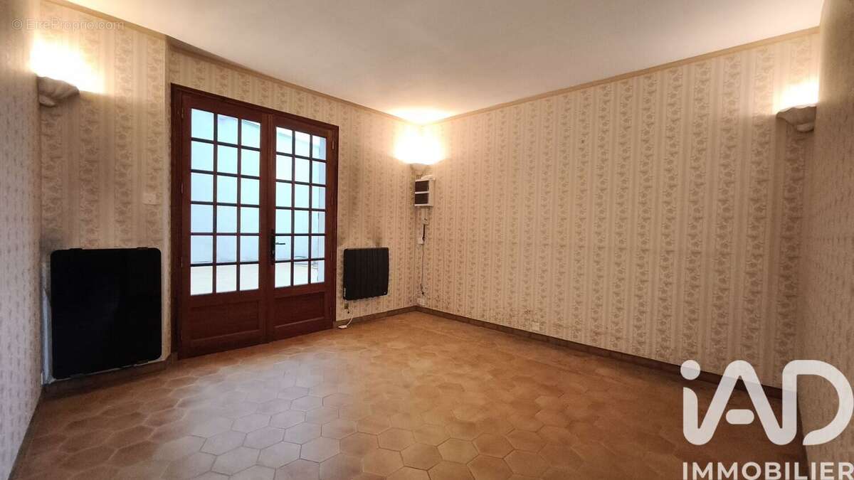 Maison 122 m² à Saint-Antoine-Du-Rocher  - photo 8