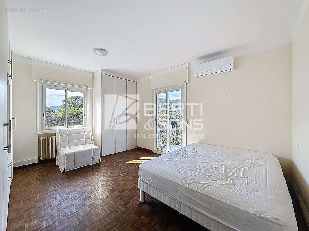 Maison à MANDELIEU-LA-NAPOULE