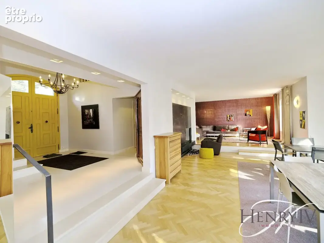 Maison 7 pièces 290 m² à vendre à Saint-Ismier (38330) - photo 2