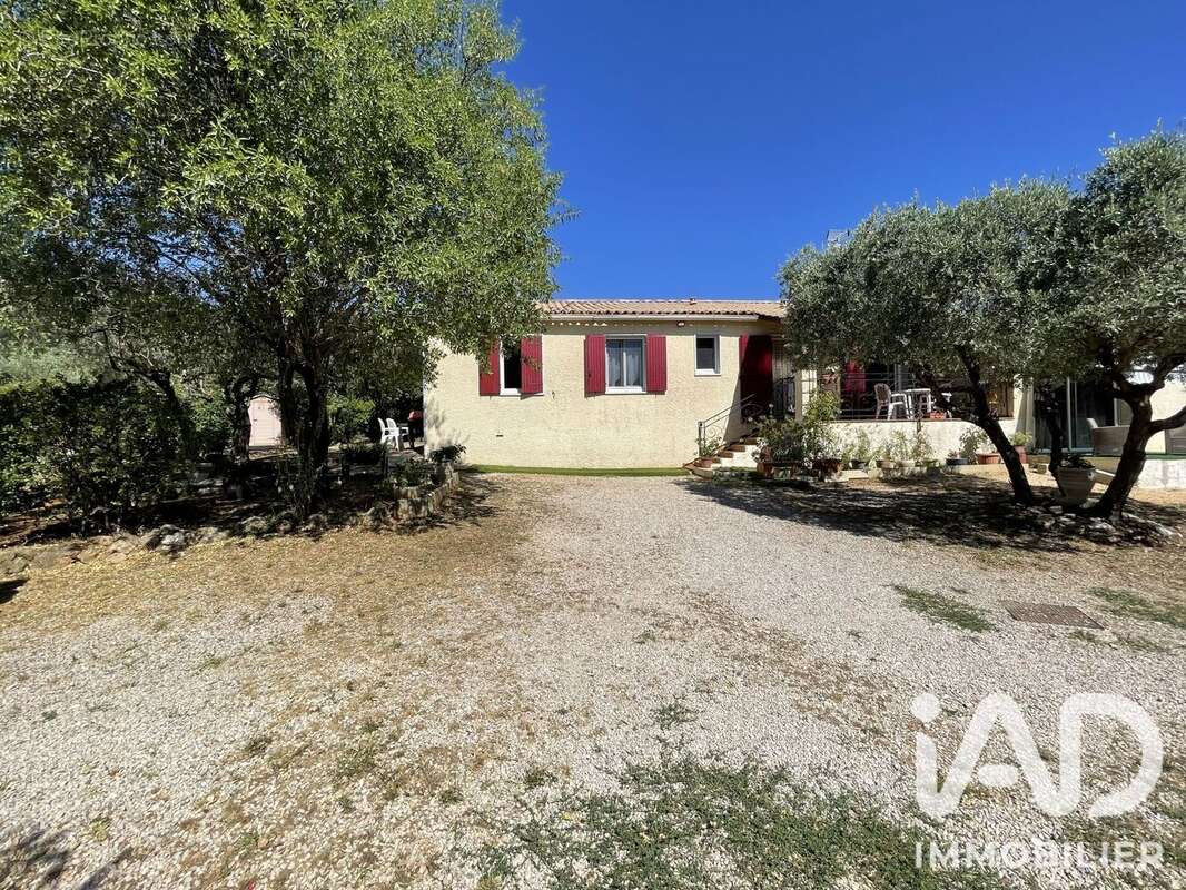 Maison 190 m² à Saint-Maximin-La-Sainte-Baume  - photo 2
