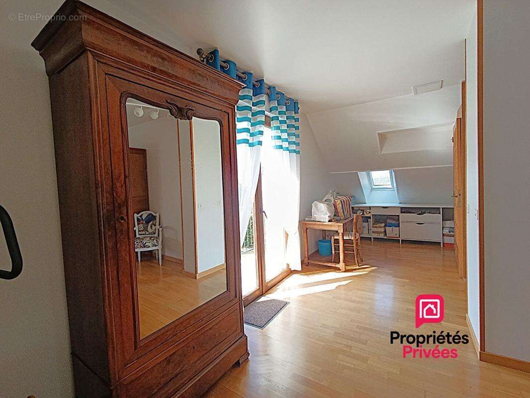 Dans le Dépt 25, en secteur limitrophe à MARNAY 70 : Belle maison familiale de 193 m2 habitables avec sous-sol complet semi-ente - photo 12
