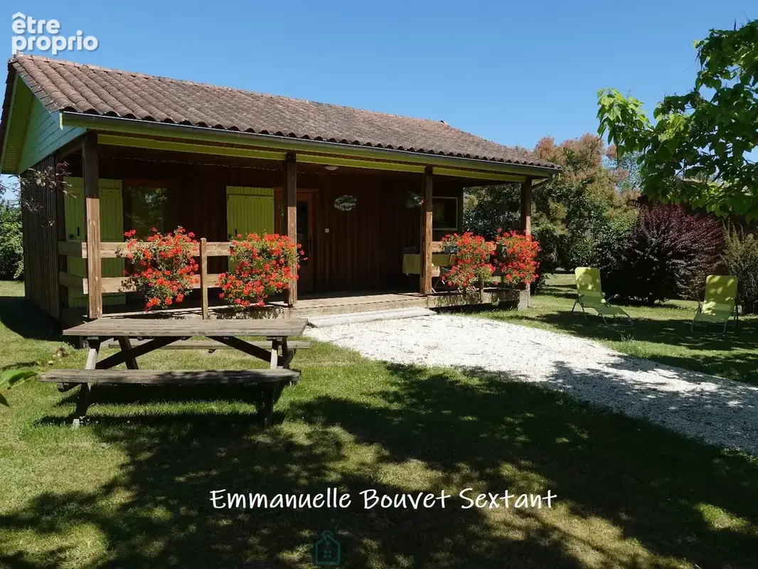 Superbe domaine touristique, 3 ha, 5 chalets bois, salle de réception, maison d'habitation, piscine, divers dépendances - photo 23