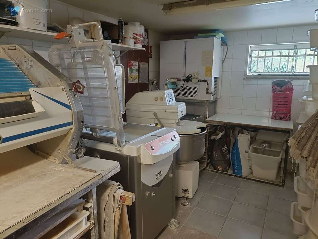 Commerce à PECHBONNIEU