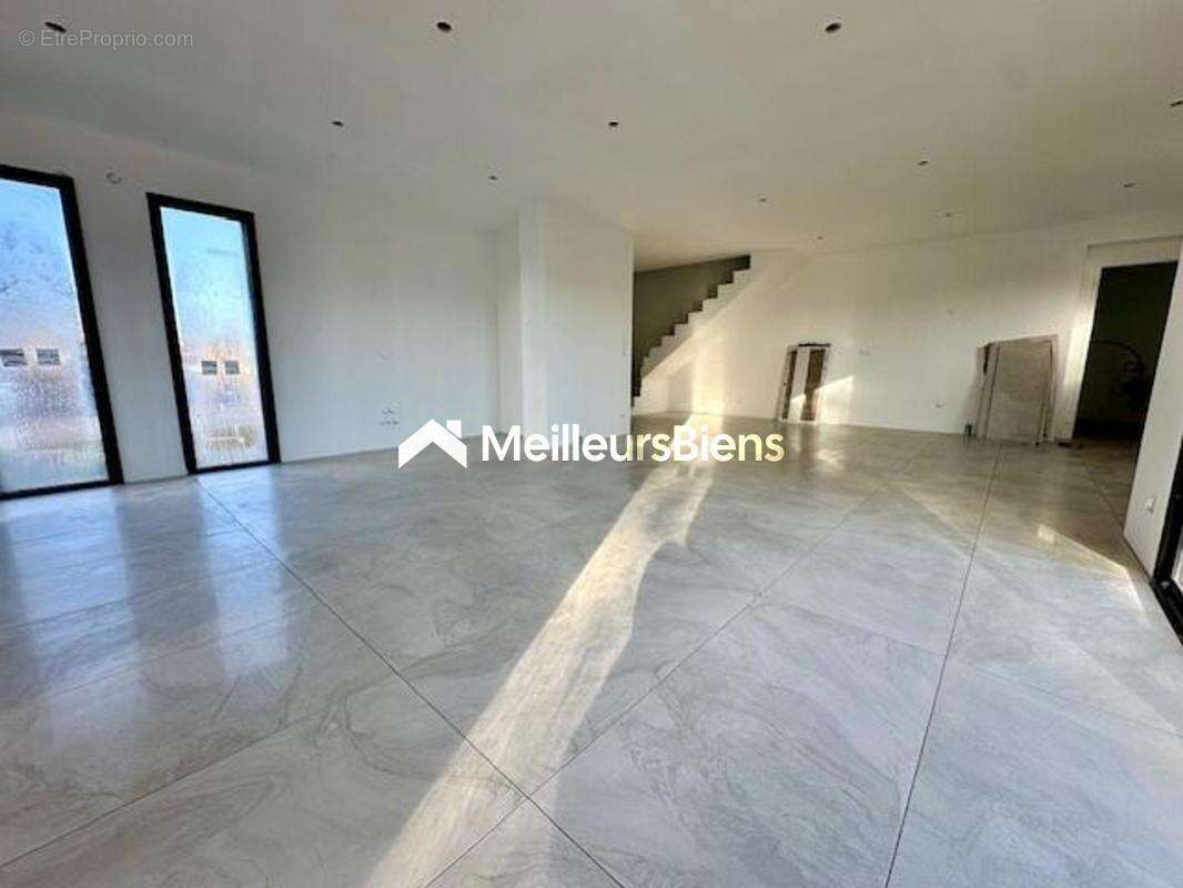 Maison à BOUGUENAIS