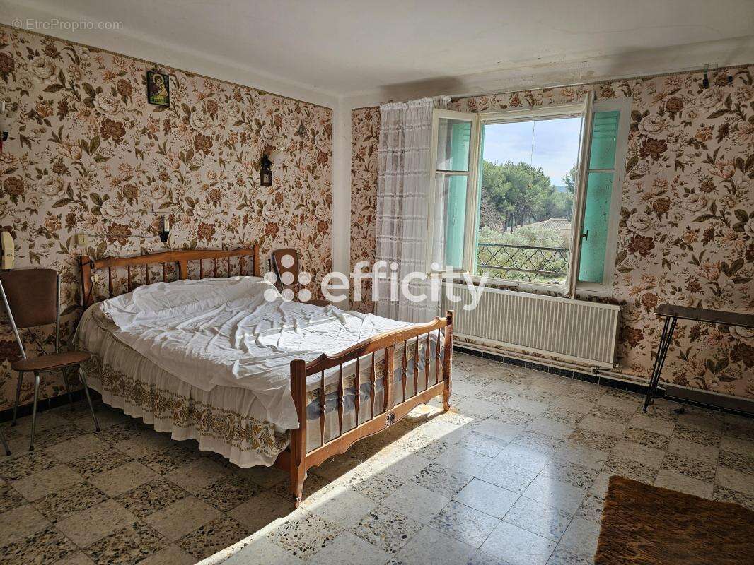 Maison à VENTABREN