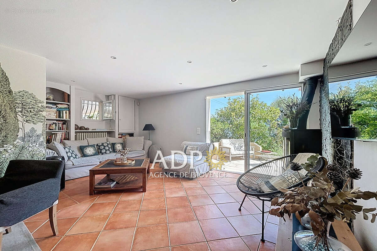 Maison à CHATEAUNEUF-GRASSE