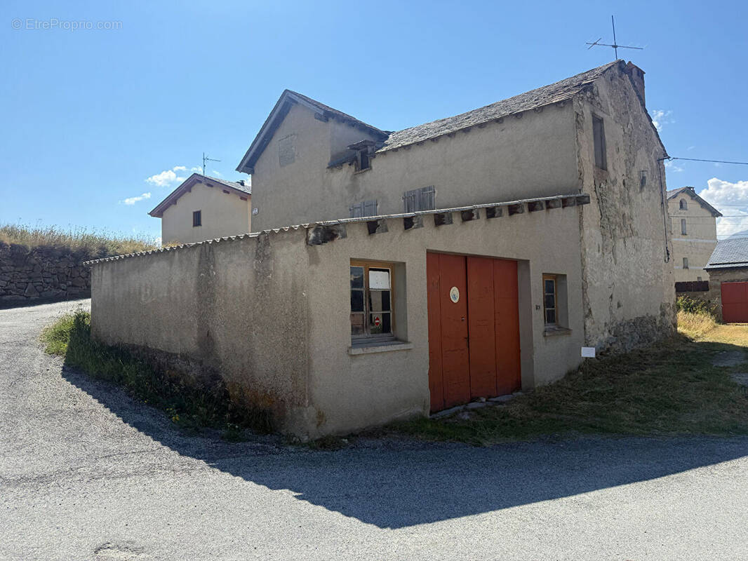 Maison à LA LLAGONNE
