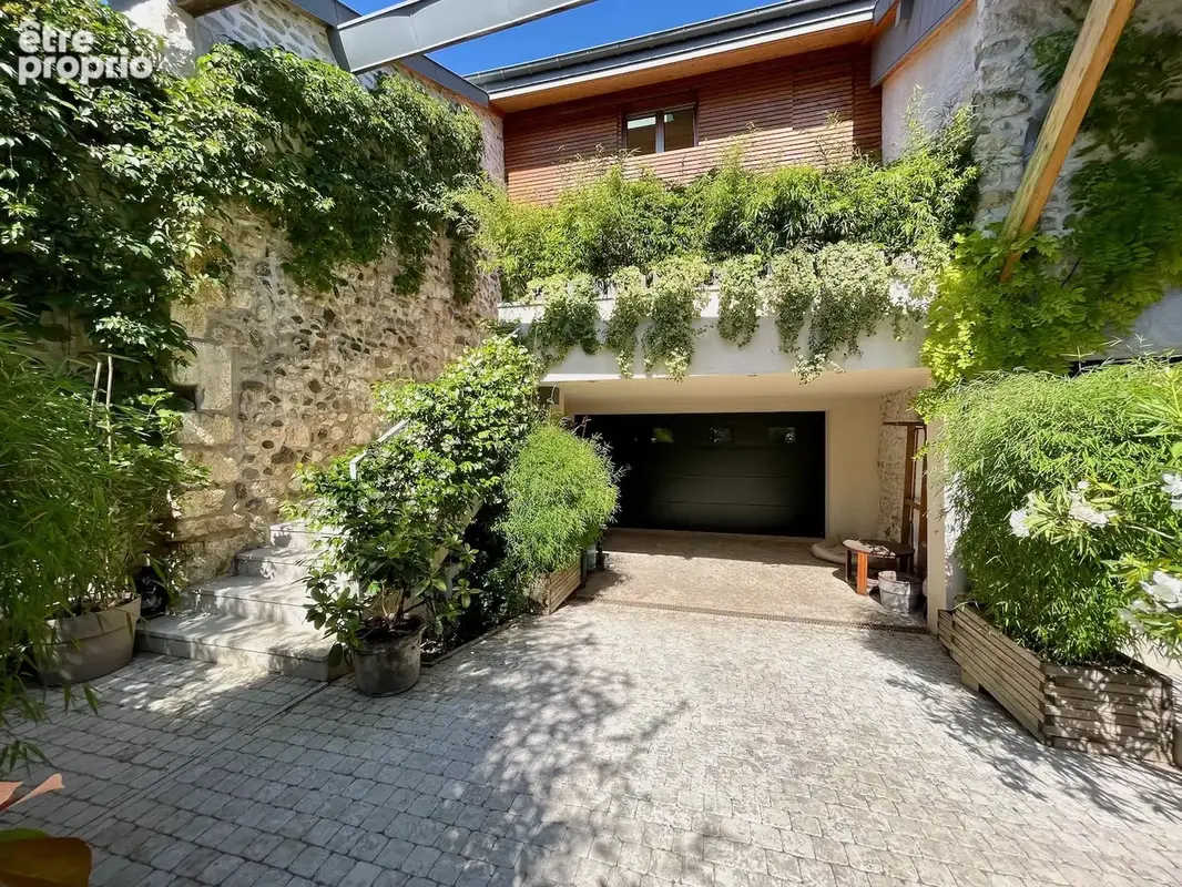 Maison à DIVONNE-LES-BAINS