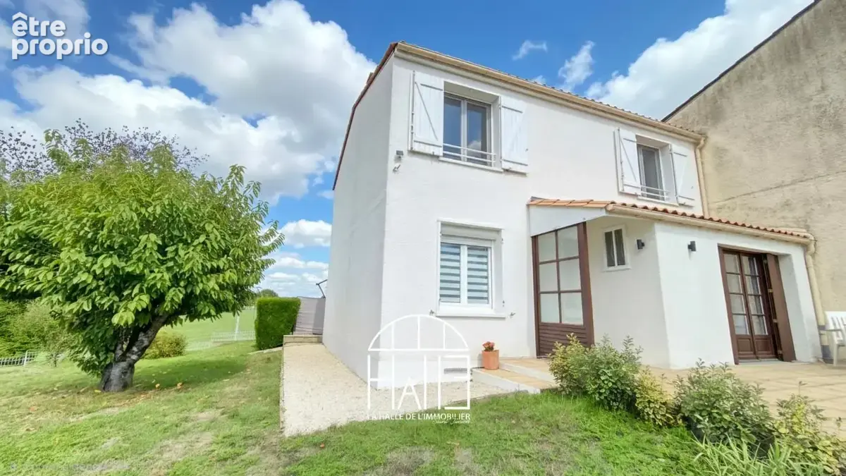 Maison 5 pièces 105 m² à vendre à Chabanais (16150) - photo 2