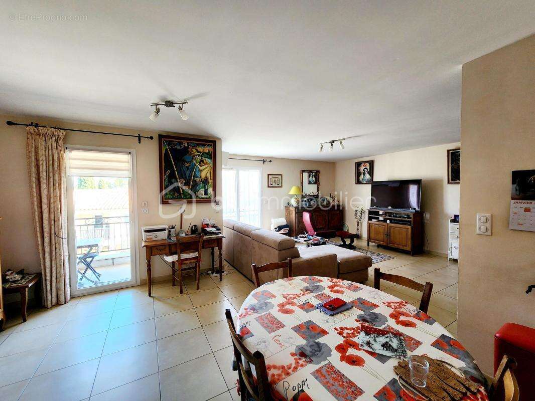 Appartement à LE PUY-SAINTE-REPARADE