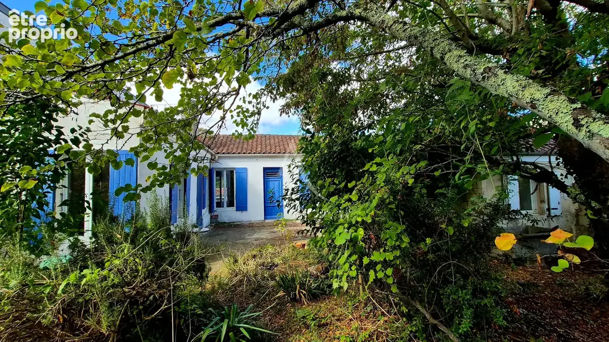 Maison Saintes quartier Saint Vivien avec son garage et terrain clos sans vis à vis. - photo 7