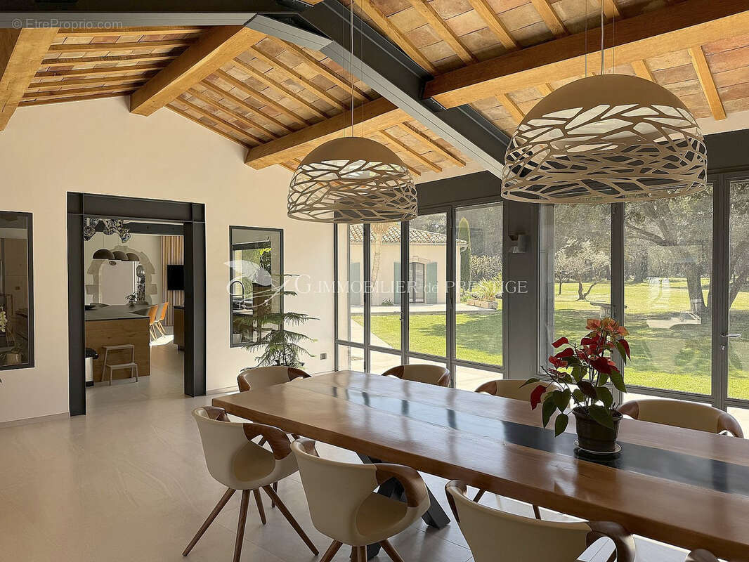 Maison à L'ISLE-SUR-LA-SORGUE