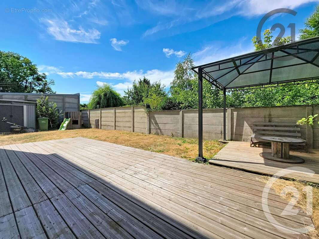 Appartement 71 m² à La Riviere-De-Corps  - photo 11