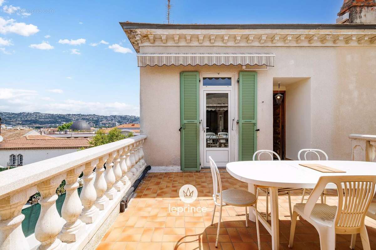 Maison à SAINT-LAURENT-DU-VAR