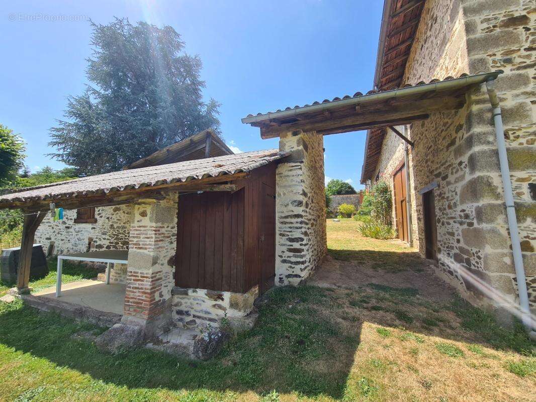 Maison en pierre 7 pièces – 230 m² – Dépendances 170 m² – Terrain 14 504 m² – Saint-Paul - photo 18
