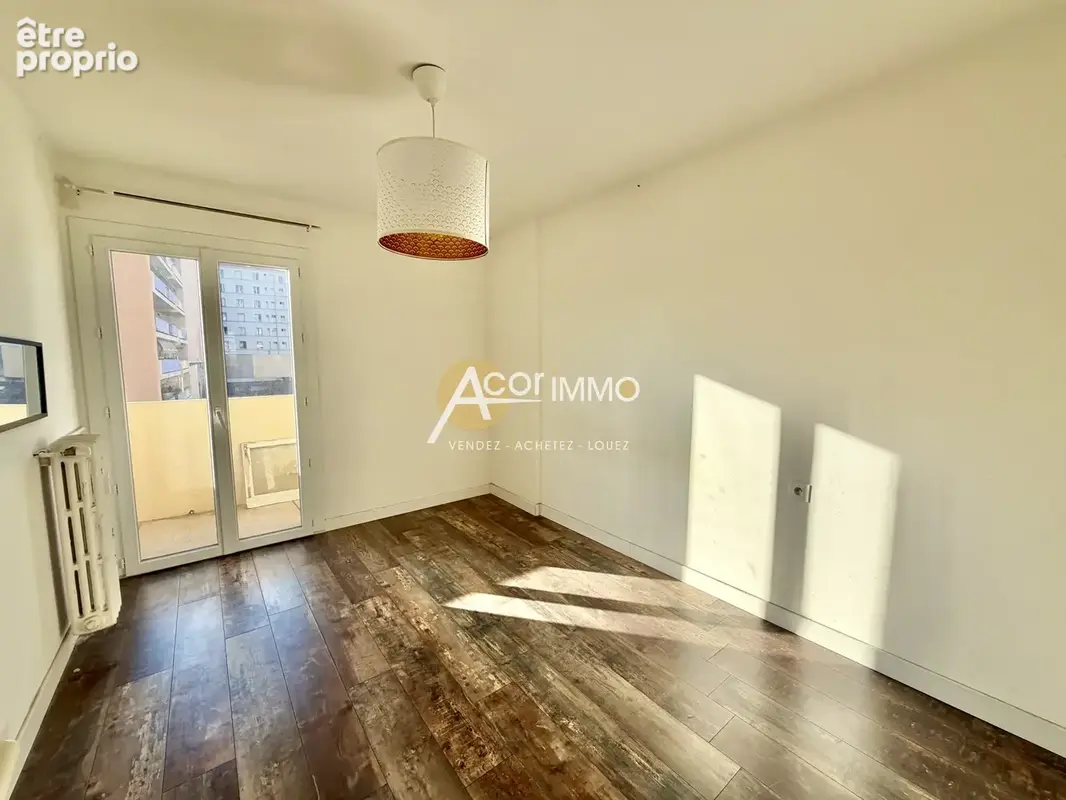 Toulon - Aguillon, très bel appartement faux T4 avec balcon, cave et parking collectif - photo 8